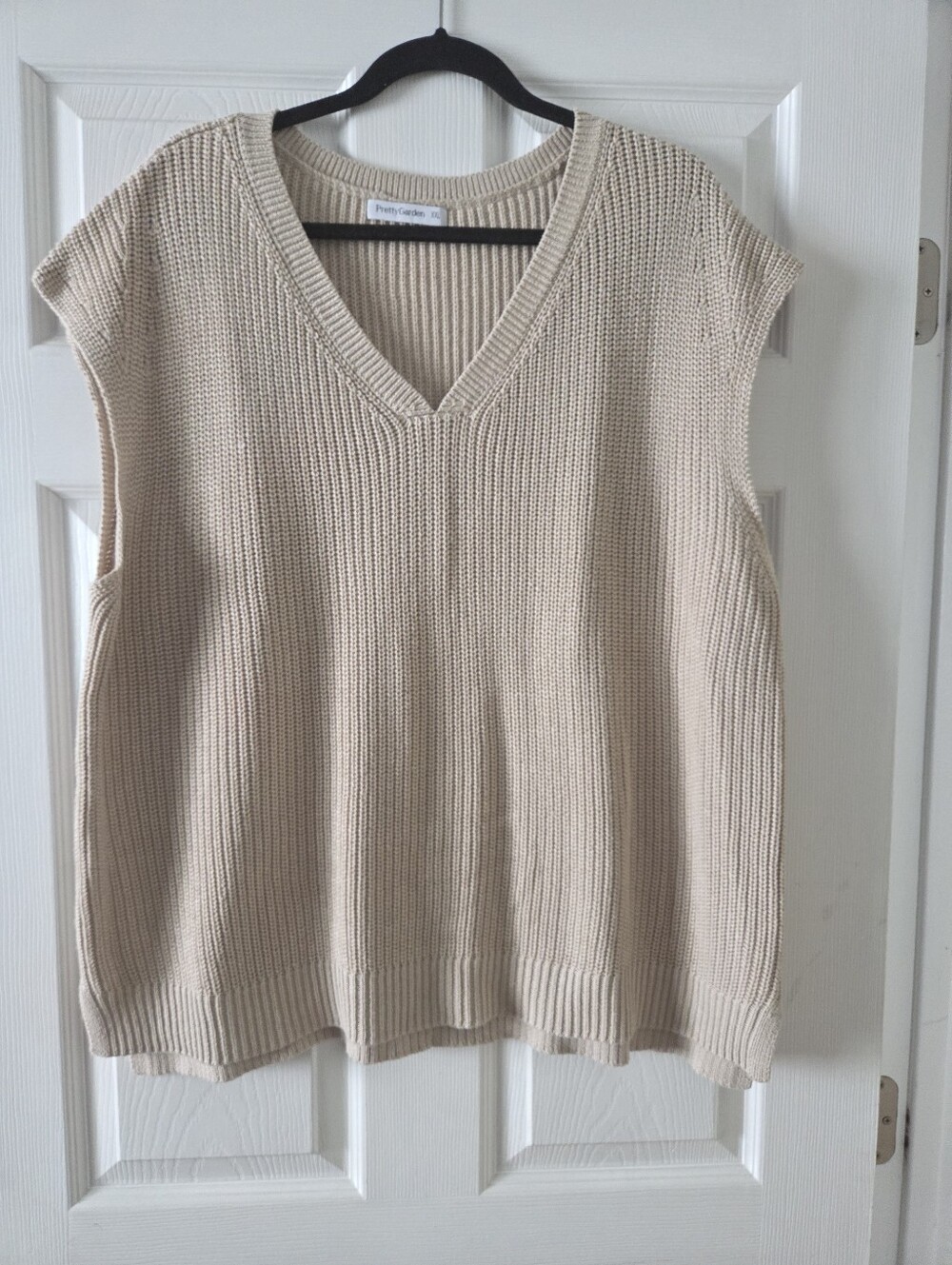 Soft Beige Sleeveless Sweater Size XXL - Pretty Garden